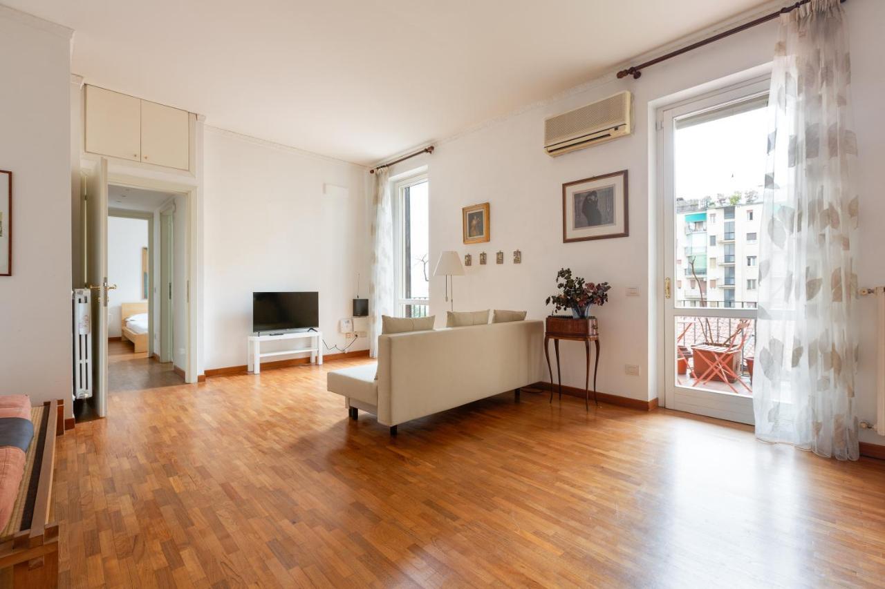 Cozy Apt With Balcony - Porta Romana District Milano Dış mekan fotoğraf